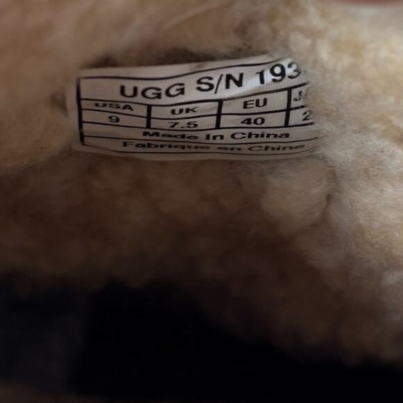 UGG Caspia 1932 Boots 9 Sheepskin Leather Laceup Cozycore Hygge Short Ankle Warm - Picture 5 of 12